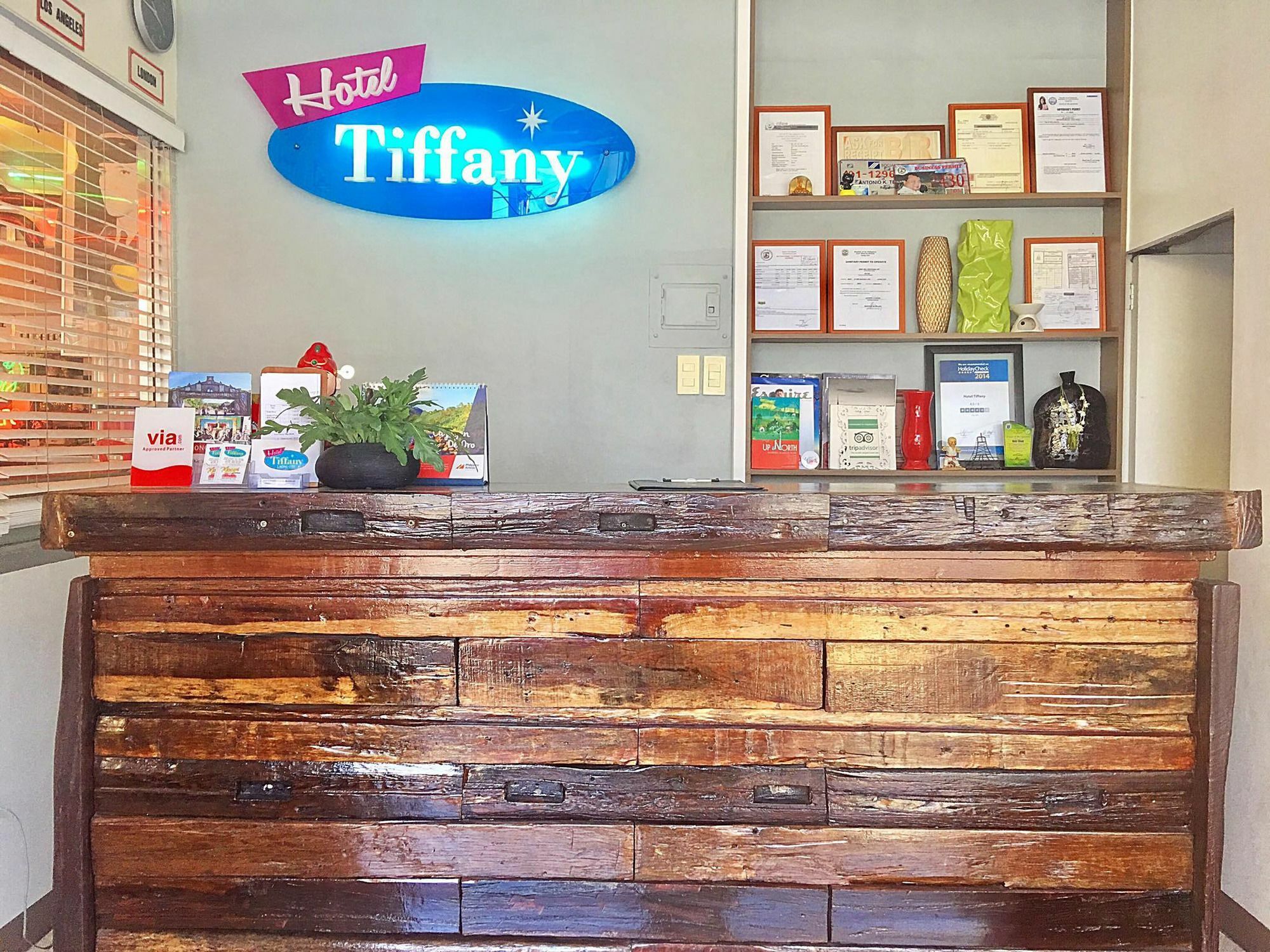 Hotel Tiffany Лаолаг Екстериор снимка
